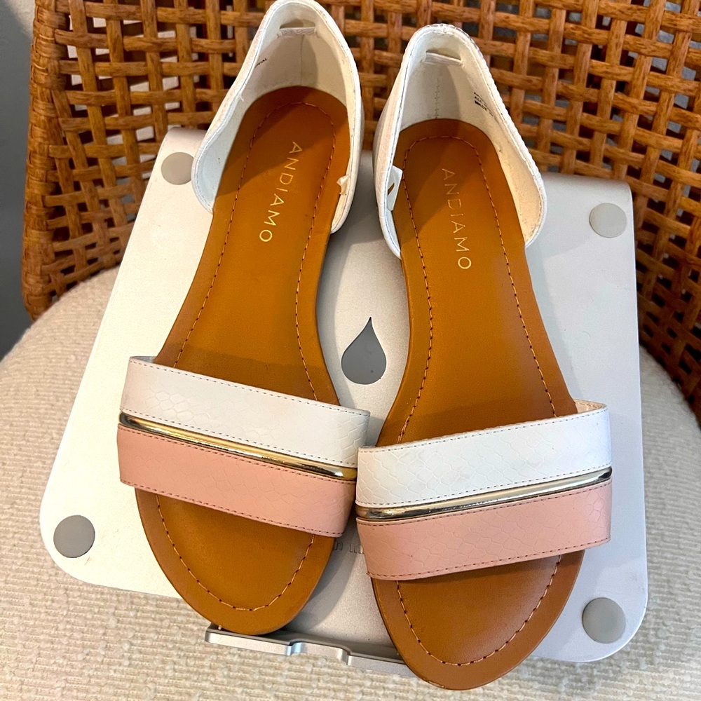 Neutral Color Flats- Like New!